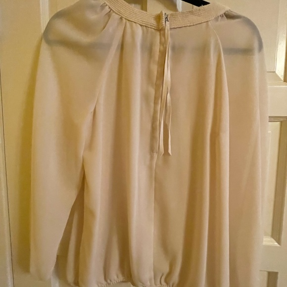 studio M tops is in good condition no stains or rips .long sleeves . - Picture 3 of 6